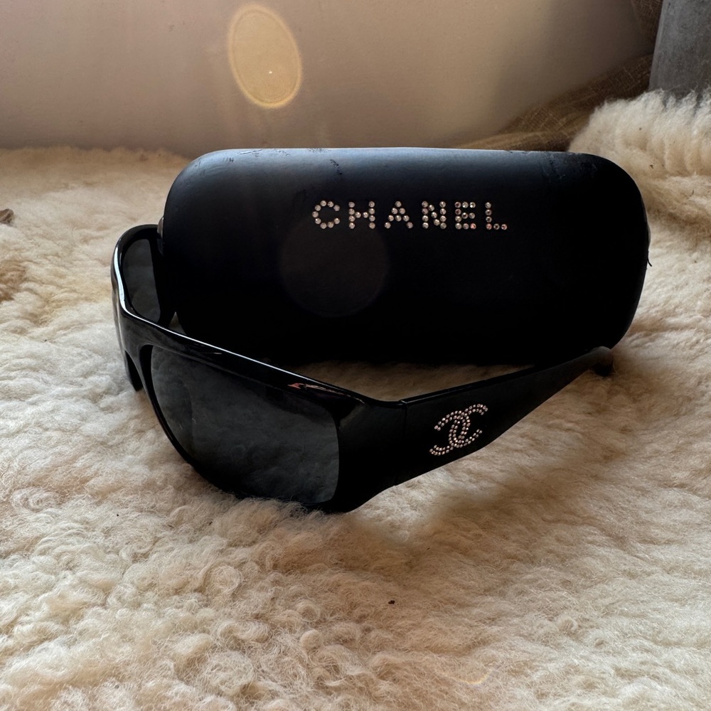 CHANEL Black Sunglasses with Crystal Logo